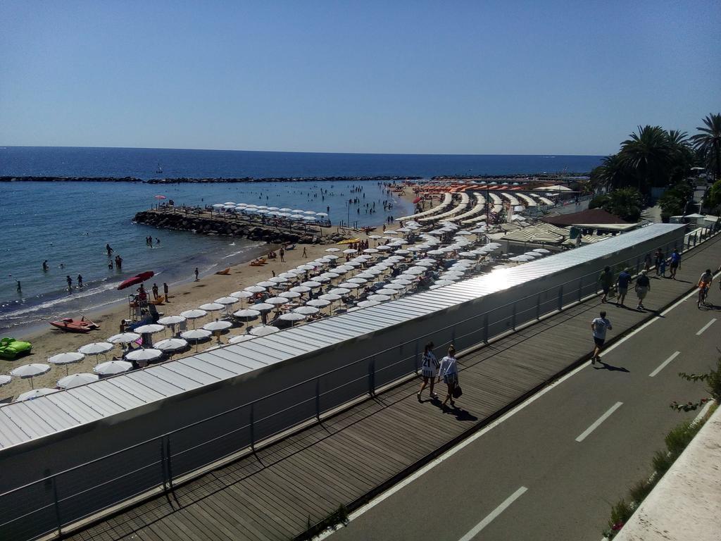 Ferienwohnung Da Cipollina In Pieno Centro Sanremo Exterior foto